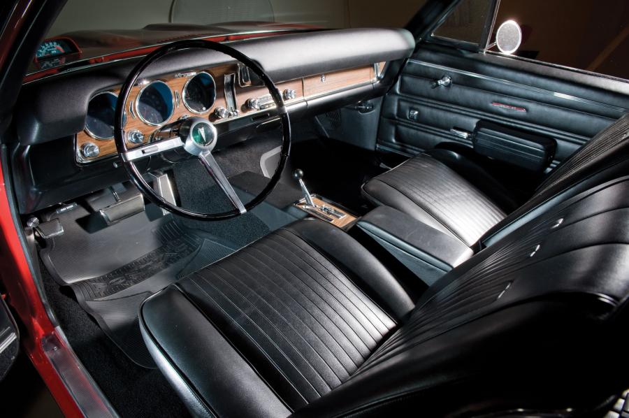 Интерьер Pontiac GTO Convertible 1968 года  (фото 25 из 30)